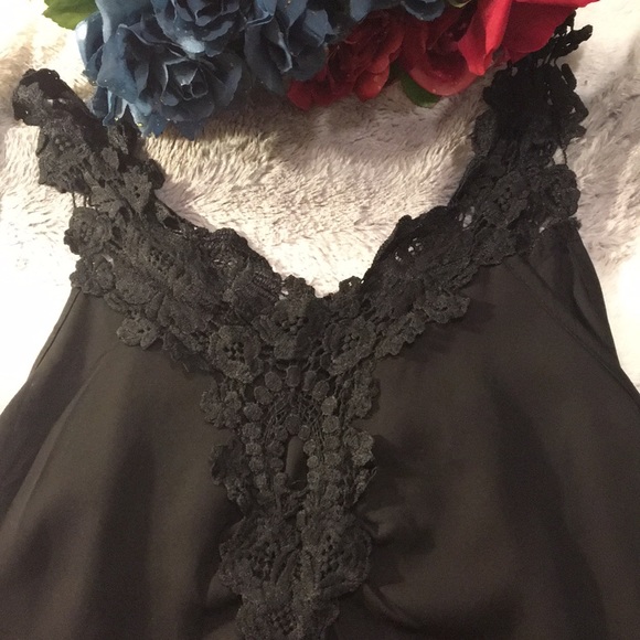 Women’s black tank top - Picture 2 of 3